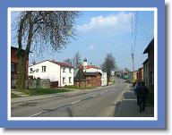 Jako spoeczno szkolna prowadzimy wiele akcji, majcych na celu zbirki surowcw wtrnych: - kontynuujemy zbirk zuytych baterii ( cay rok ), zomu i makulatury, dbamy o rodowisko naturalne naszej miejscowoci